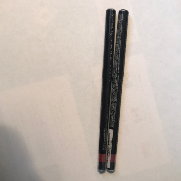 Avon Makeup Set Of Two Avon Glimmer Stick Lip Liners In The Color